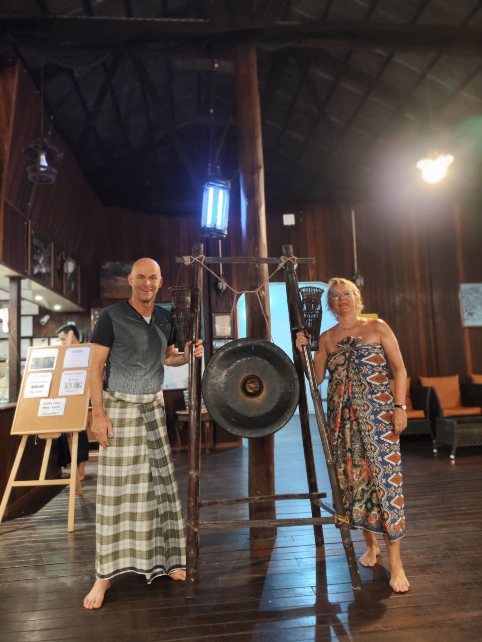 Diner in traditionele kleding